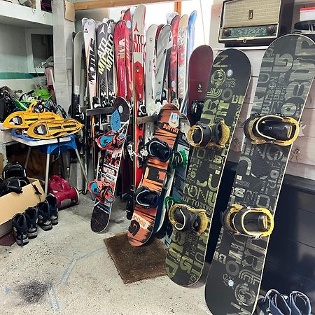 L'Astazou "Pret Gracieux Du Materiel De Ski" Au Studio Люс-Сен-Совер Екстериор снимка