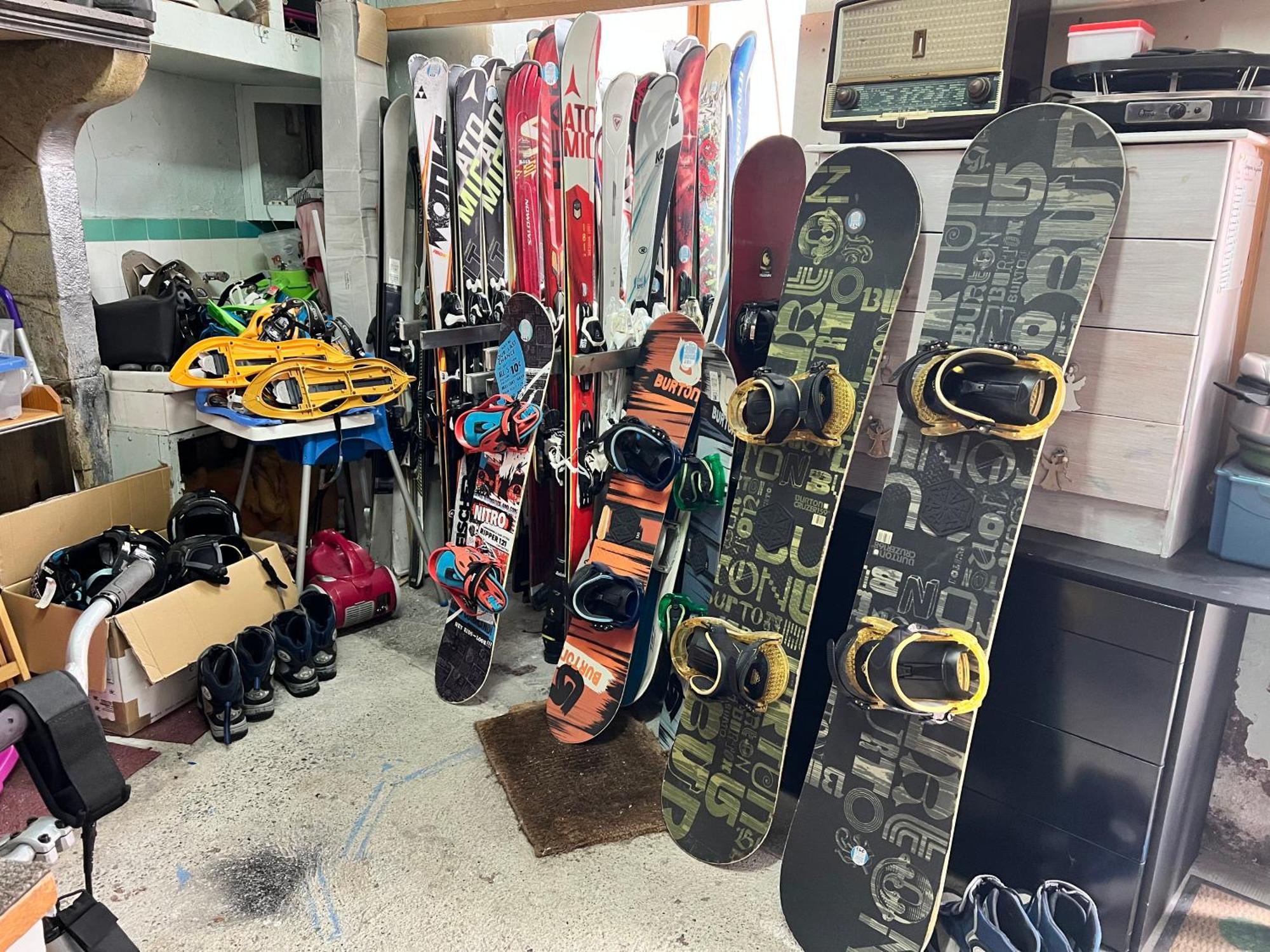 L'Astazou "Pret Gracieux Du Materiel De Ski" Au Studio Люс-Сен-Совер Екстериор снимка